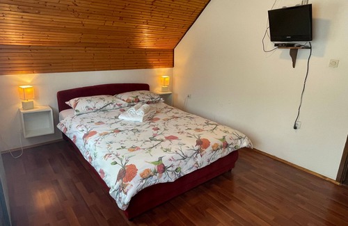 Catrnja Apartment | Two bedroom apartment with terrace Smoljanac, Plitvice (A-12345-d)