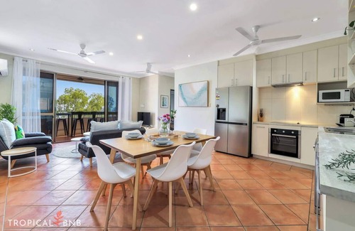 Nightcliff Apartment | Two bedroom apartment overlooking the beautiful Nightcliff foreshore .