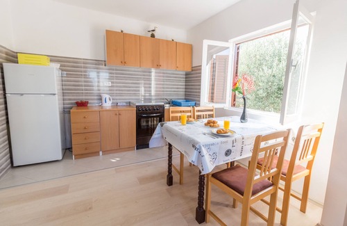 Putnikovic Apartment | Two bedroom apartment near beach Žuronja, Pelješac (A-10134-a)