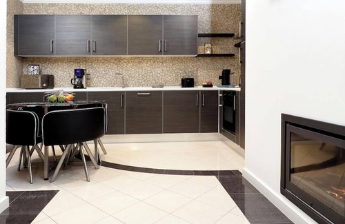 Gare Apartment | Two-Bedroom Apartment with Balcony