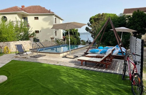 Bijela Apartment | Two bedroom Apartment with Sea View and Balcony