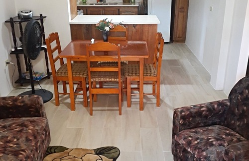 Les Coteaux Bed & Breakfast | TWO BEDROOM APARTMENT