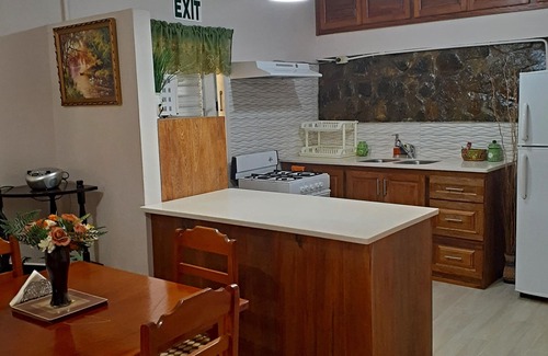 Les Coteaux Bed & Breakfast | TWO BEDROOM APARTMENT