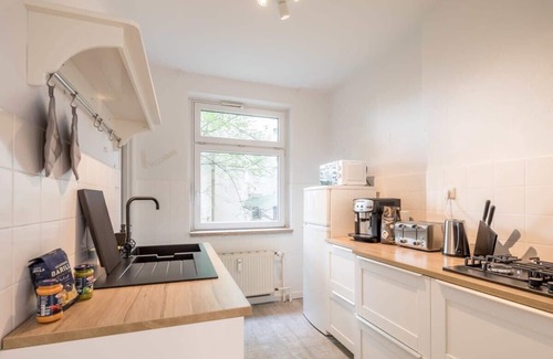 Eimsbuettel Apartment | Two Bedroom Apartment and Bathrooms