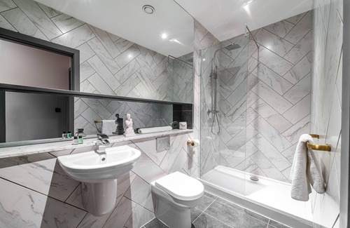 RopeWalks Apartment | Two-Bedroom Apartment 107 (Sleeps 7) - minutes from L1 and all major attractions