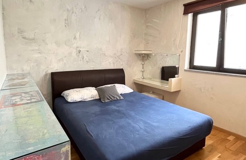 Istok Apartment | Two bedroom apartment with balcony Makarska (A-21137-a)