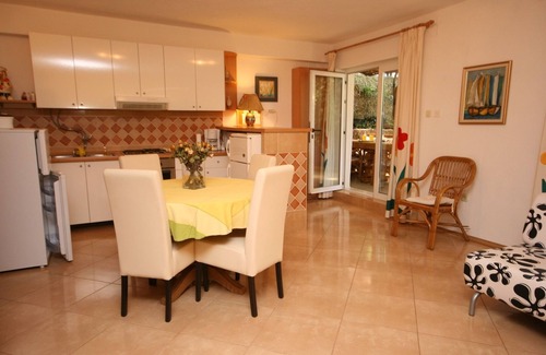 Ratac Apartment | Two bedroom apartment with terrace Makarska (A-6636-a)