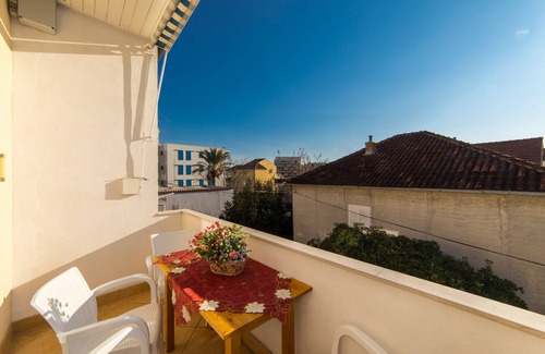 Donja luka Apartment | Two bedroom apartment with balcony and sea view Makarska (A-15375-a)