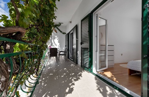 Drasnice Apartment | Two bedroom apartment with balcony and sea view Drašnice, Makarska (A-22698-a)