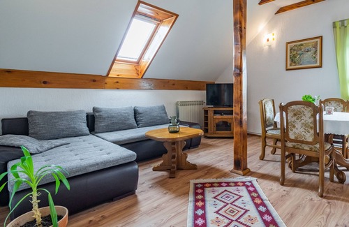 Lipovaca Dreznicka Apartment | Two bedroom apartment with balcony Lipovača, Plitvice (A-19450-a)