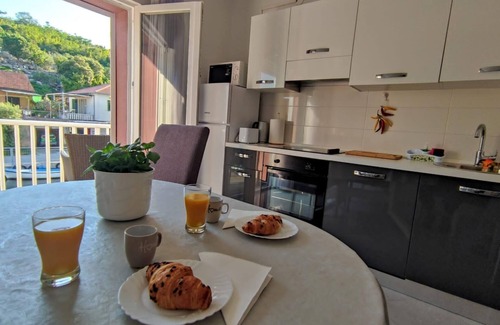 Ploce Apartment | Two bedroom apartment with balcony Rogotin, Neretva Delta - Ušće Neretve (A-23141-a)
