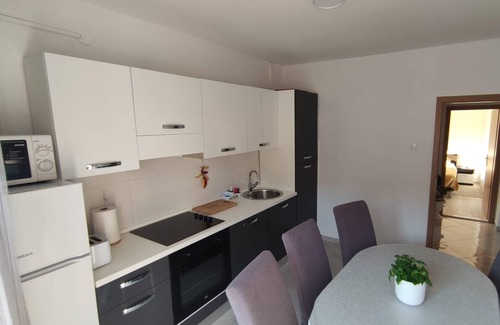 Ploce Apartment | Two bedroom apartment with balcony Rogotin, Neretva Delta - Ušće Neretve (A-23141-a)