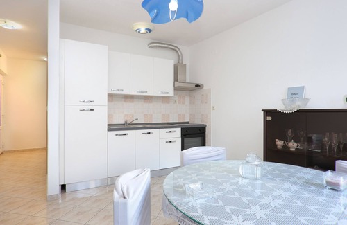 Poljica Apartment | Two bedroom apartment near beach Poljica, Trogir (A-19316-a)