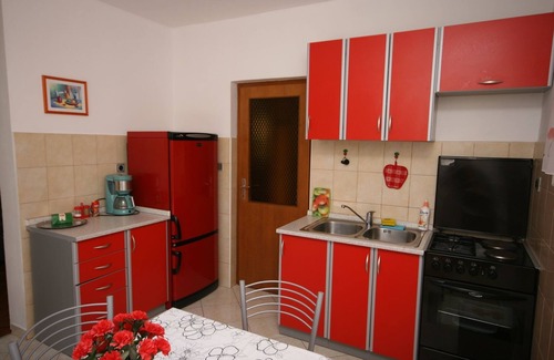 Municipality of Trogir Apartment | Two bedroom apartment near beach Slatine, Čiovo (A-6888-a)
