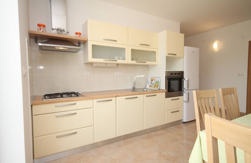 Batalaza Apartment | Two bedroom apartment near beach Ugljan (A-829-b)