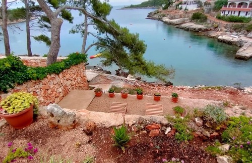 Cove Basina (Jelsa) Apartment | Two bedroom apartment near beach Basina, Hvar (A-542-a)