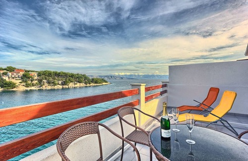 Cove Basina (Jelsa) Apartment | Two bedroom apartment near beach Basina, Hvar (A-5699-b)