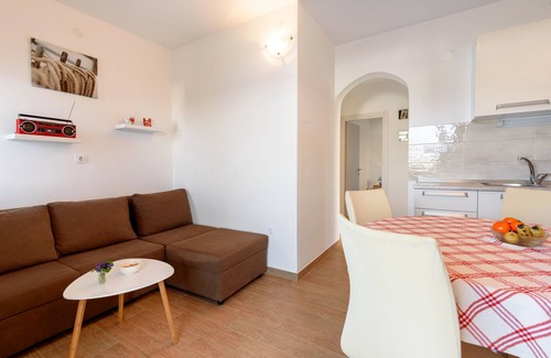 Cove Basina (Jelsa) Apartment | Two bedroom apartment near beach Basina, Hvar (A-11817-a)