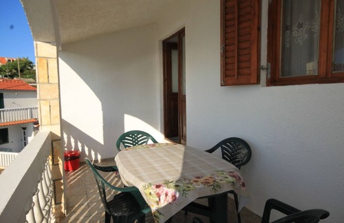 Rukavac Apartment | Two bedroom apartment near beach Rukavac, Vis (A-1154-e)