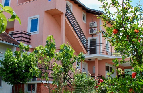 Bilice Apartment | Two bedroom apartment with balcony and sea view Bilice, Krka (A-13545-a)