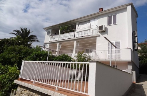 Banjol Apartment | Two bedroom apartment with terrace and sea view Rab (A-16359-a)