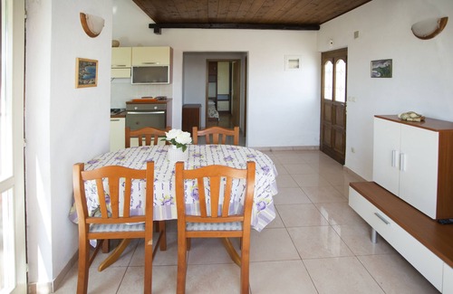 Maslinica Apartment | Two bedroom apartment with balcony and sea view Maslinica, Šolta (A-13135-b)