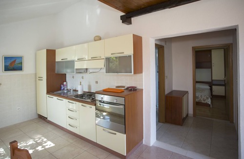 Maslinica Apartment | Two bedroom apartment with balcony and sea view Maslinica, Šolta (A-13135-b)