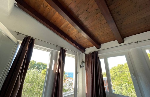 Cove Donja Krusica (Donje selo) Apartment | Two bedroom apartment with terrace and sea view Cove Donja Kruščica - Donja Krušica, Šolta (A-15636-a)