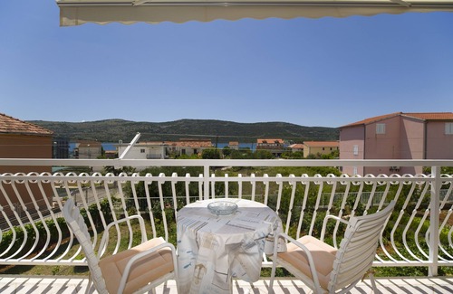 Poljica Apartment | Two bedroom apartment with balcony and sea view Poljica, Trogir (A-19054-b)