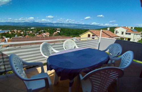 Njivice Apartment | Two bedroom apartment with terrace and sea view Njivice, Krk (A-15904-b)