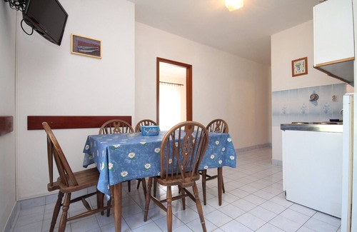 Vrboska Apartment | Two bedroom apartment with balcony Vrboska, Hvar (A-8748-b)
