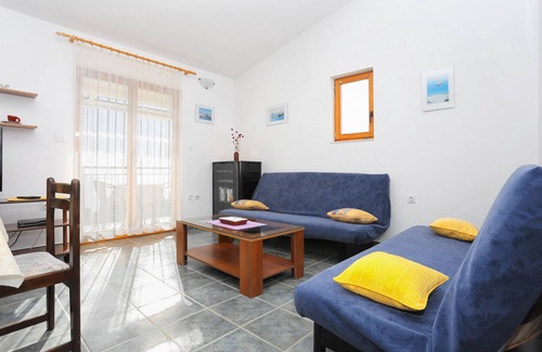 Sevid Apartment | Two bedroom apartment with balcony and sea view Sevid, Trogir (A-2044-a)