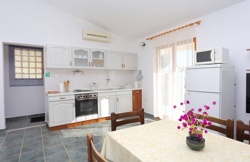 Sevid Apartment | Two bedroom apartment with balcony and sea view Sevid, Trogir (A-2044-a)