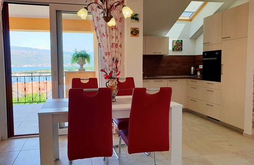 Silo Apartment | Two bedroom apartment with terrace and sea view Šilo, Krk (A-18685-b)