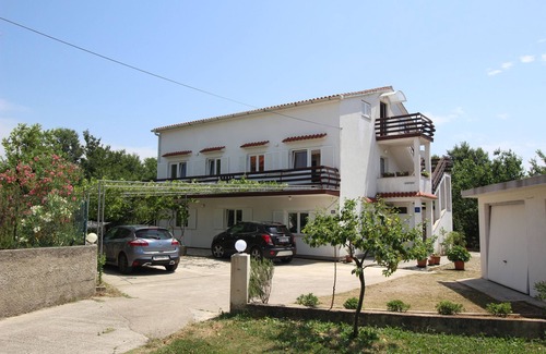 Silo Apartment | Two bedroom apartment with balcony Šilo, Krk (A-18763-b)