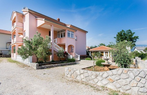 Silo Apartment | Two bedroom apartment with terrace and sea view Šilo, Krk (A-19256-a)