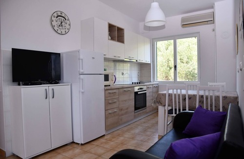 Banjol Apartment | Two bedroom apartment with balcony and sea view Banjol, Rab (A-23240-a)