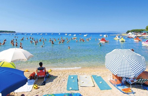 Banjol Apartment | Two bedroom apartment with balcony and sea view Banjol, Rab (A-23240-a)