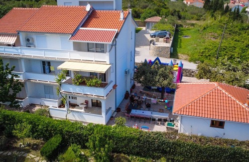 Palit Apartment | Two bedroom apartment with terrace and sea view Palit, Rab (A-4971-c)