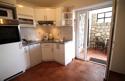 Kampor Apartment | Two bedroom apartment with terrace Kampor, Rab (A-15518-b)