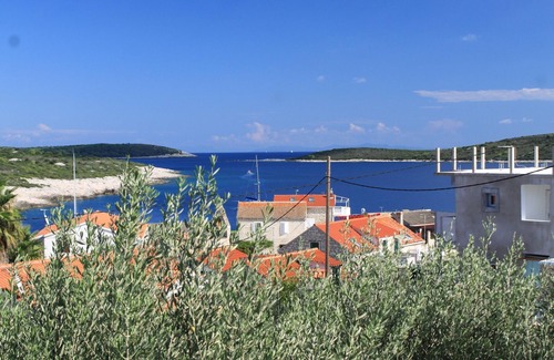 Rukavac Apartment | Two bedroom apartment with terrace and sea view Rukavac, Vis (A-2411-a)