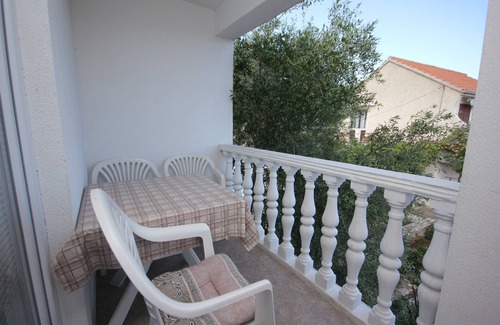 Cove Rogacic Apartment | Two bedroom apartment with terrace and sea view Vis (A-8531-c)