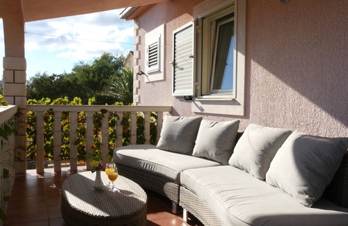 Rukavac Apartment | Two bedroom apartment with terrace and sea view Rukavac, Vis (A-8839-c)