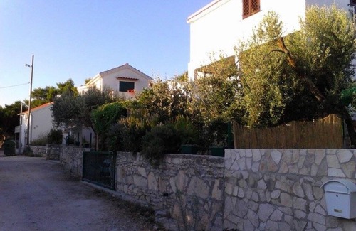 Rukavac Apartment | Two bedroom apartment with terrace and sea view Rukavac, Vis (A-13337-a)