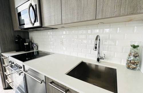 Cabbagetown Condo | Two bedroom condo with a sky view! Best location downtown.