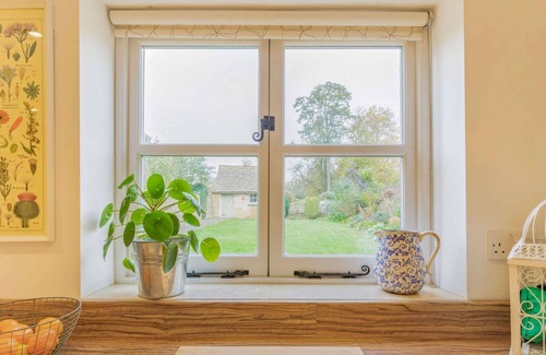Longborough Cottage | Two bedroom dog friendly holiday cottage in the Cotswolds - Travellers Joy