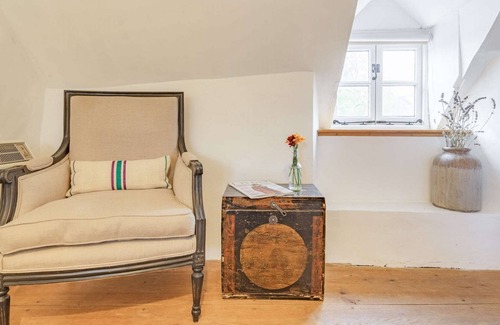 Longborough Cottage | Two bedroom dog friendly holiday cottage in the Cotswolds - Travellers Joy