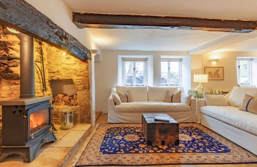 Longborough Cottage | Two bedroom dog friendly holiday cottage in the Cotswolds - Travellers Joy
