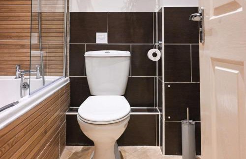 Cranfield Apartment | Two Bedroom Flat By Littlepiggyrentals Short Lets & Serviced Accommodation Cranfield With Balcony & Fast Wi-Fi