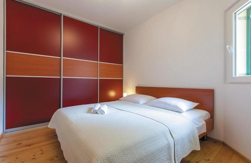 Svinisce Apartment | Two-Bedroom Holiday Home